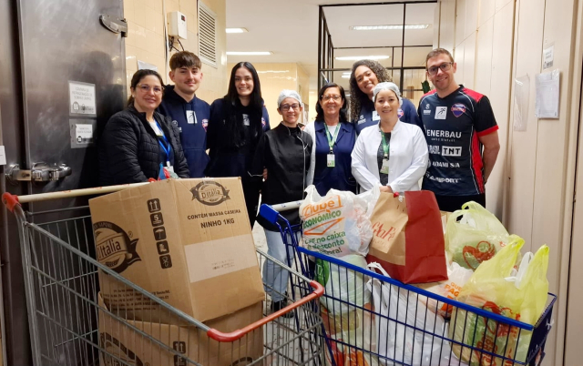 Napoli arrecada 164 quilos de alimentos e faz entrega ao Hospital Maice
